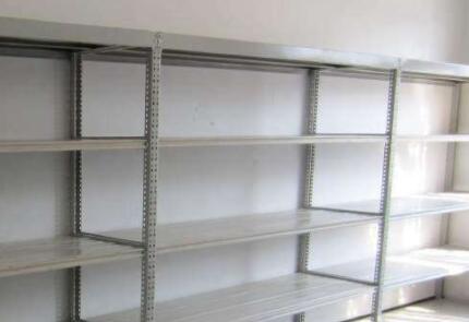 如何計算一個倉庫能放多少貨架？